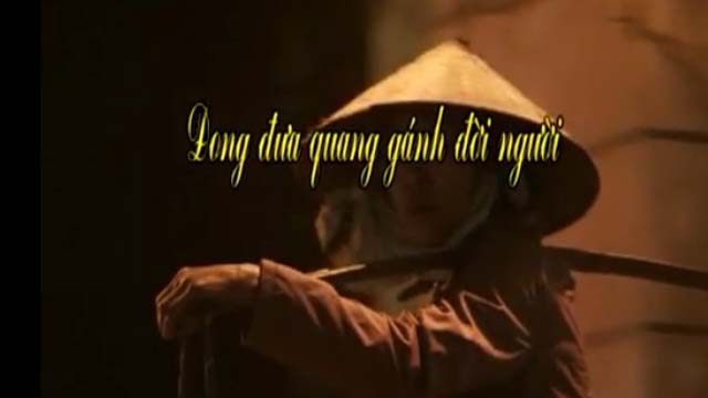 Đong đưa quang gánh đời người